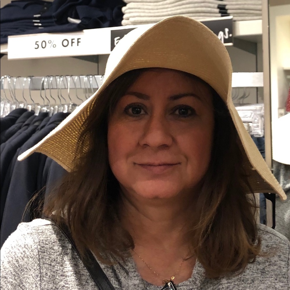Meet your Posher, Monica